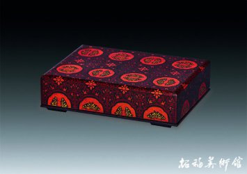 《蝴蝶纹长方盒》